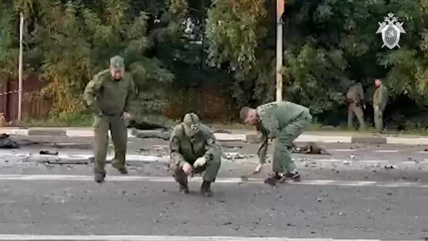 Следователи работают на месте происшествия. Видео © t.me / Следком