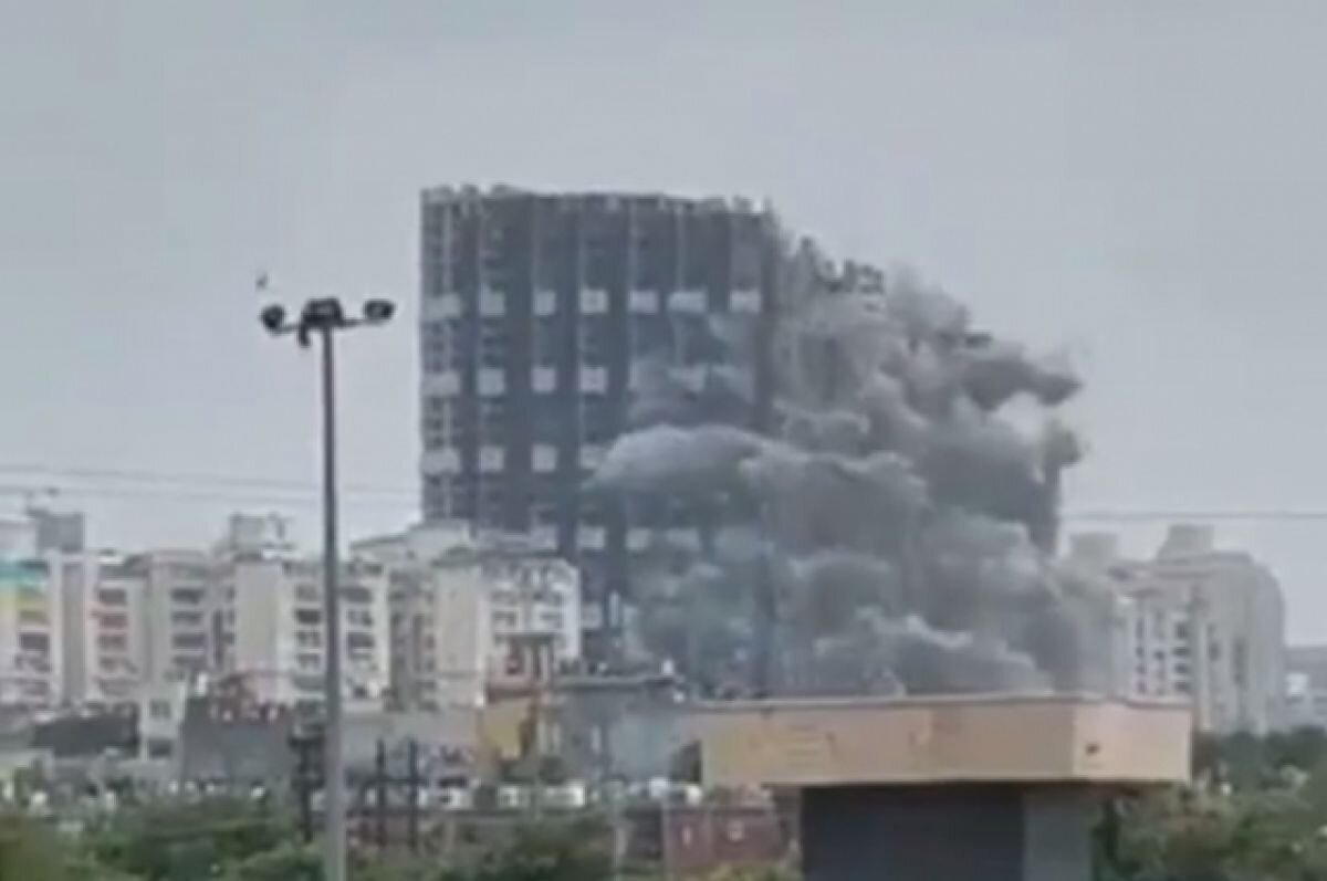    В Индии взорвали два нелегальных небоскреба