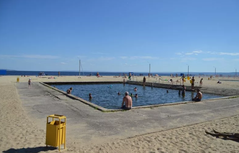 Фото из открытого источника. Вот этот бассейн на фото в принципе не вызвал желание купаться. Плюс его размер, он довольно маленький.