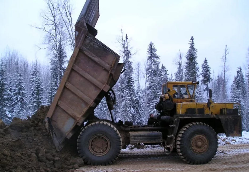 dima-sychev.ru. Фото с Яндекса. Разгрузка БелАЗ.
