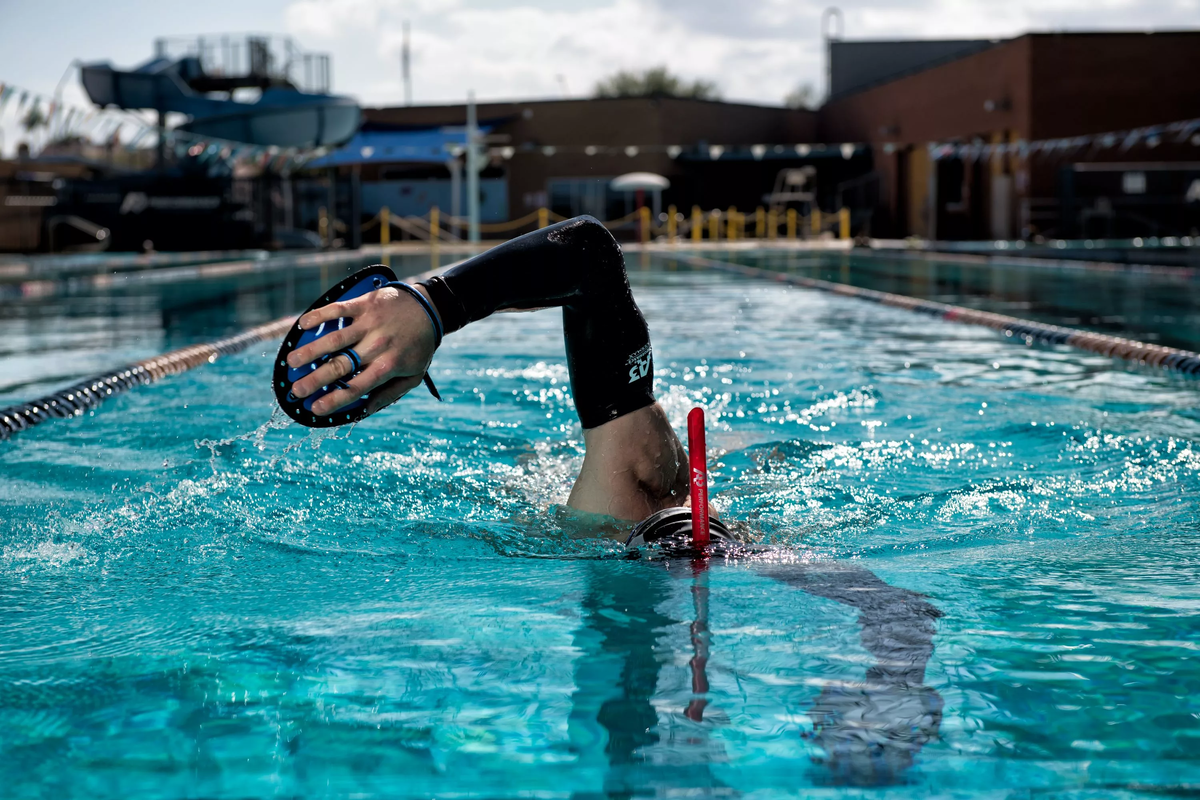 Swim like. Свим спорт. Вдохновляющие посты про плавание. Swimmer Training. Красивое оформление про плавание.