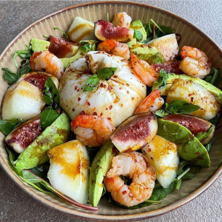 Летний салат с дыней и креветками - пошаговый рецепт приготовления с фото