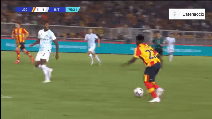 76' Ламек Банда пробил в ближний