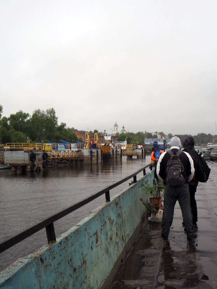 Паромная переправа через Волгу