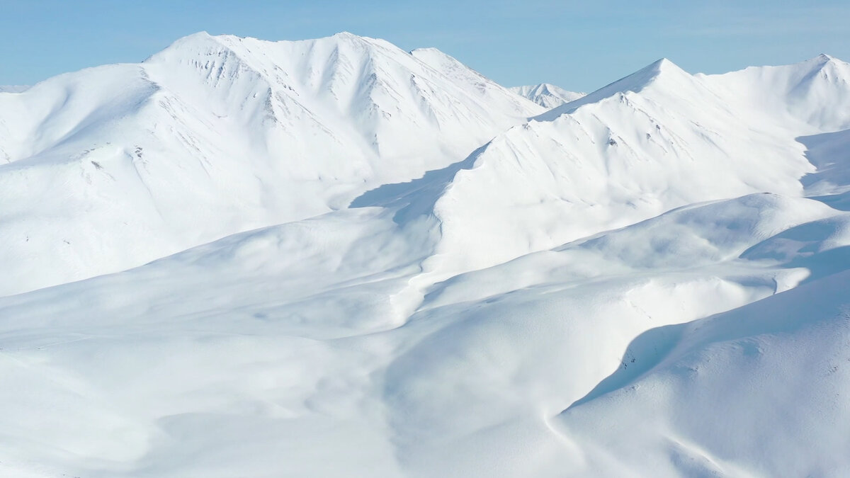 Заснеженные сопки, Магаданская область, апрель 2022