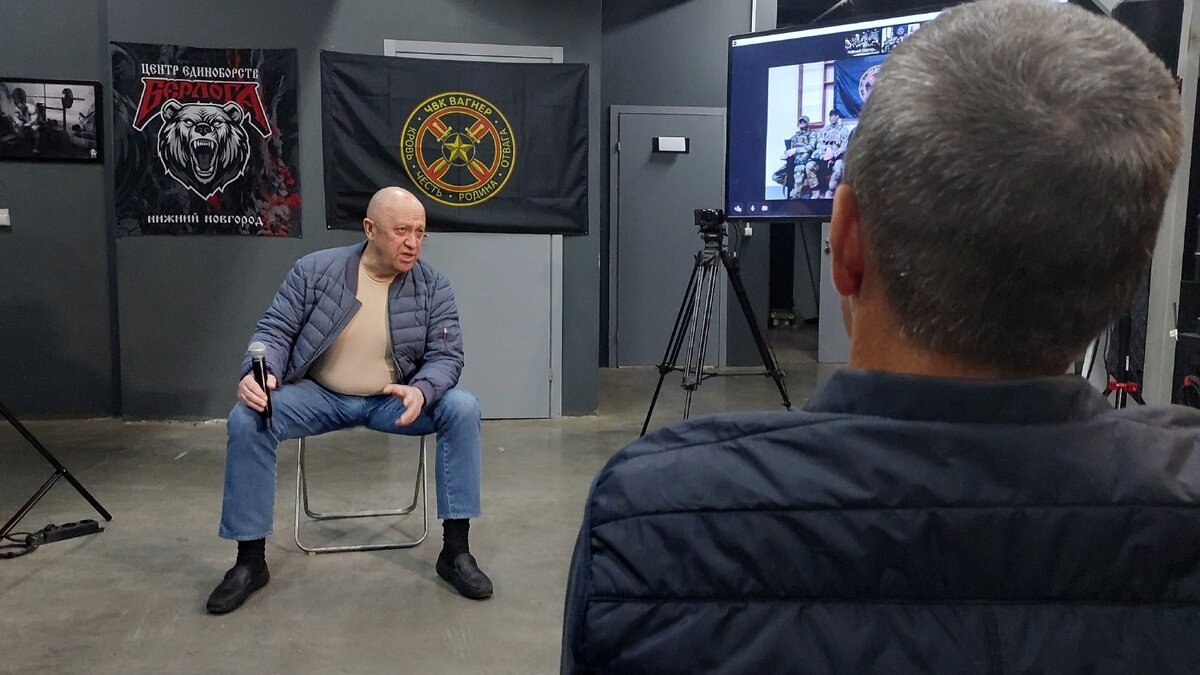     23 августа в Тверской области разбился самолет, на борту которого был основатель ЧВК «Вагнер»* Евгений Пригожин. До сих пор неизвестно, погиб он или нет. В социальных сетях идет бурное обсуждение трагедии. В том числе о ситуации высказываются и жители Нижнего Новгорода.