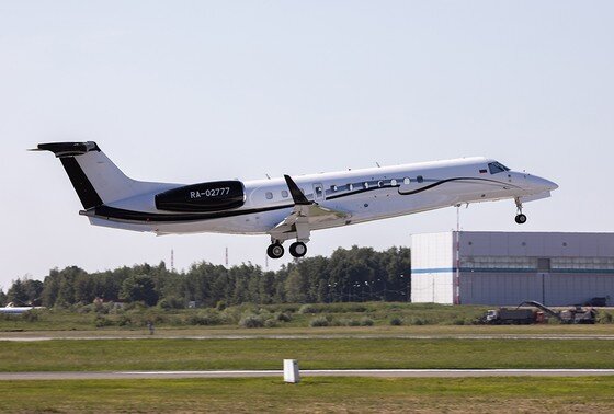    Самолет Embraer Legacy
