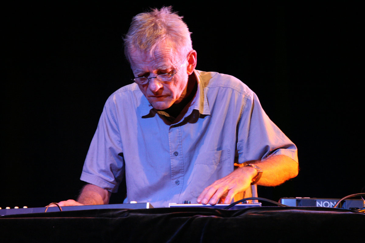 Также: Dieter Moebius. Участник: Kluster; Cluster; Space Explosion; Moebius & Plank; Harmonia.