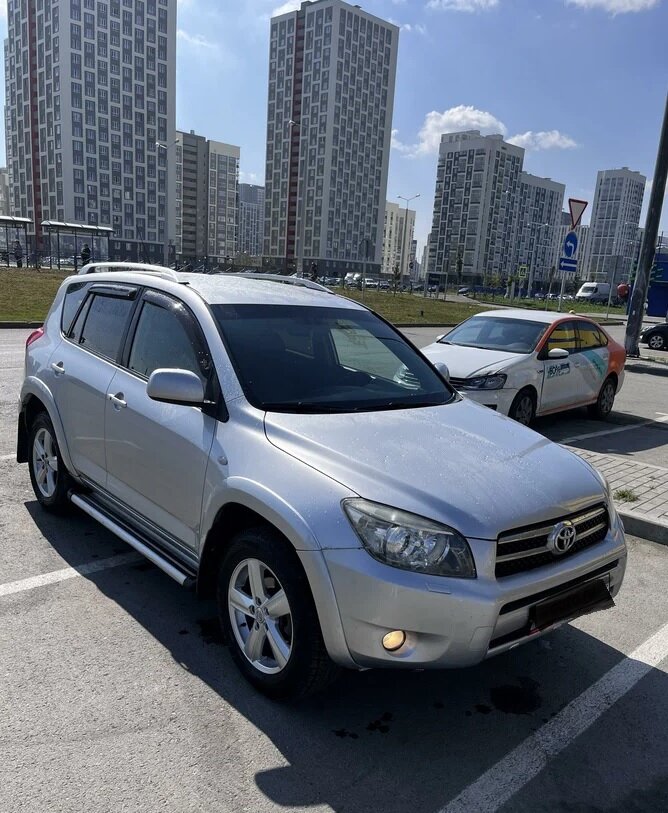Тойота РАВ4.