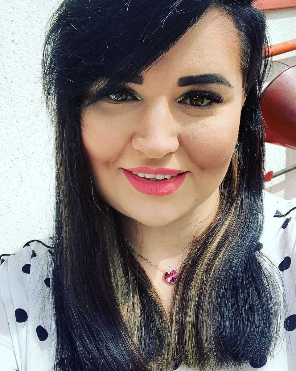 Саша Черно в последнее время без макияжа даже на завтрак не спускается. (Фото: instagram.com/sasha_cherno93_official/)