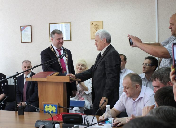 Глава Димитровграда Богдан Павленко (слева) и председатель Димитровградской городской думы Александр Ерышев (справа)