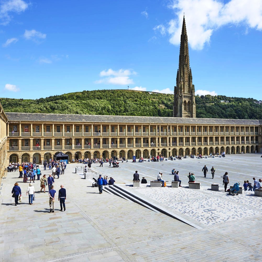 http://landezine.com/wp-content/uploads/2019/06/the-piece-hall-halifax-05%E2%88%8Fthe-piece-hall-trust_paul-white.jpg