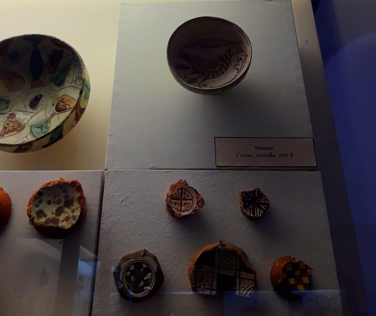 Архелогические находки в музее Херсонеса (Крым): красивое стекло со смальтой и древние монеты античного времени