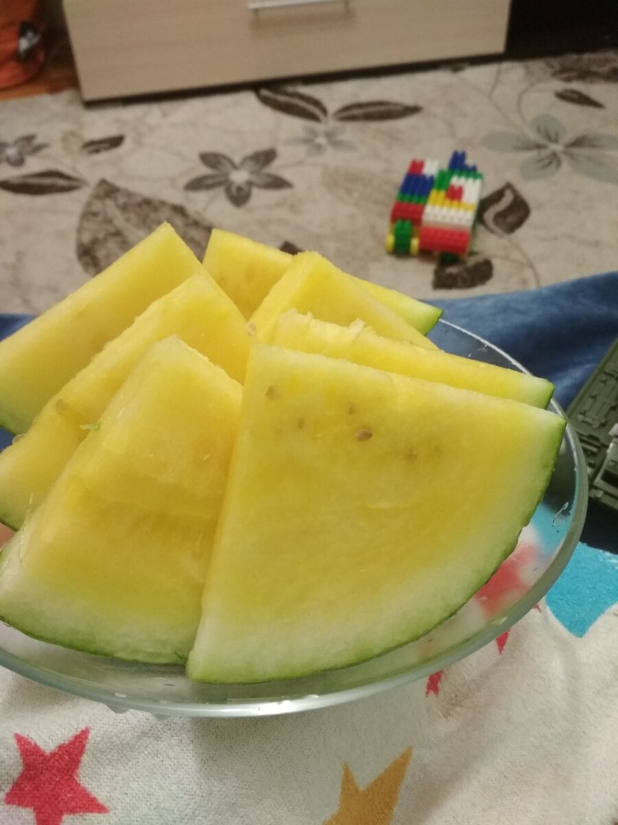 Чем отличаются жёлтые арбузы от красных.