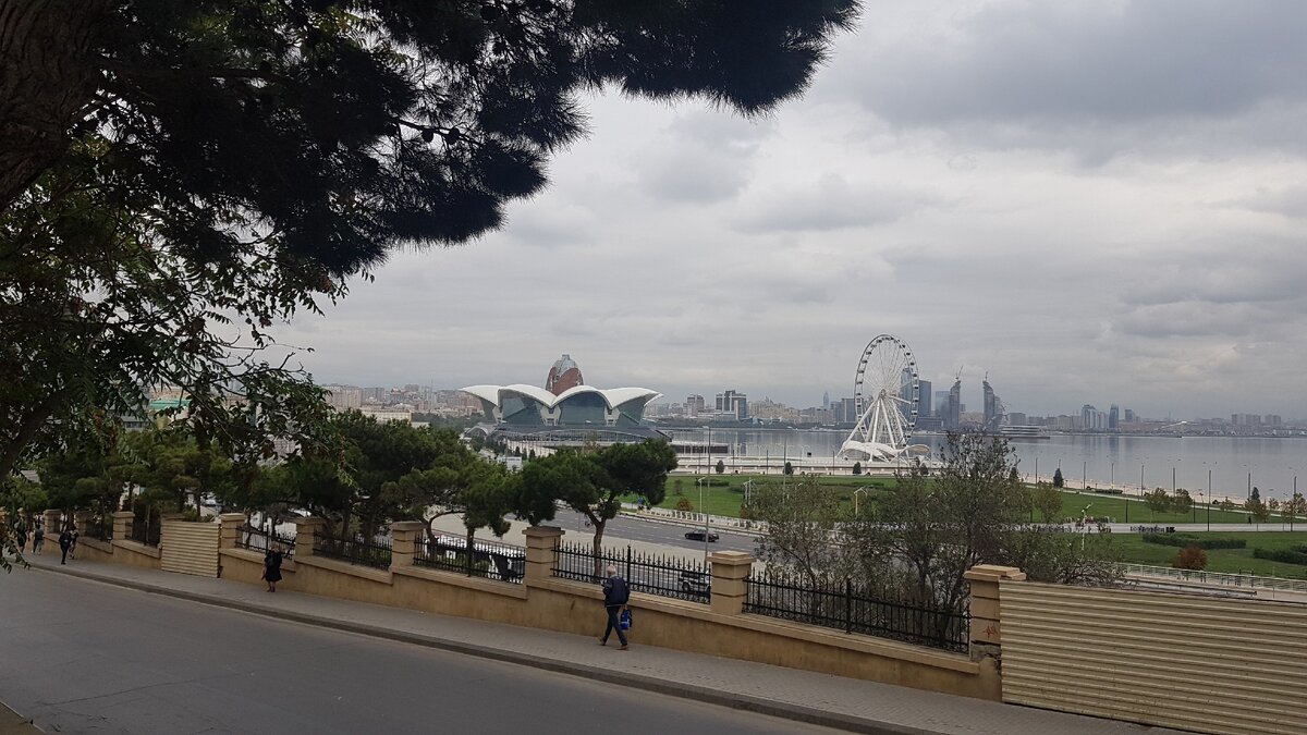 Вид на набережную рядом с отелем