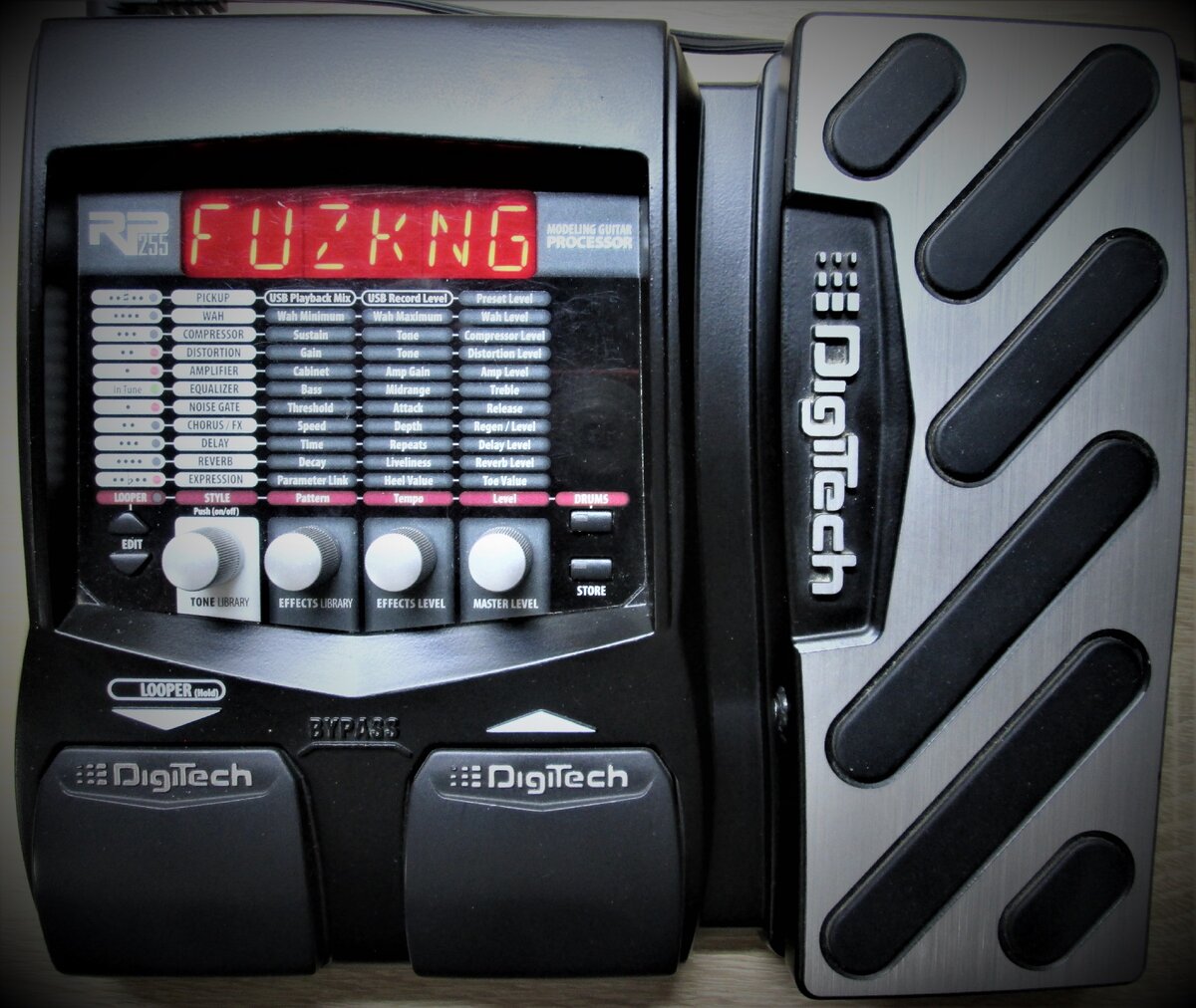 Процессор гитарных эффектов Digitech RP255