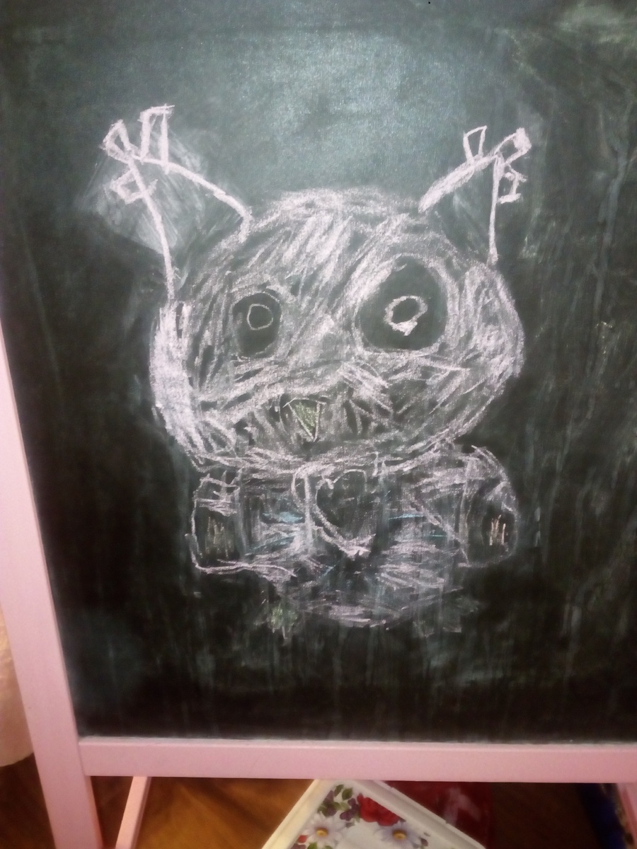 Нарисовано ребёнком, ей было тогда 5 лет, я не стираю рисунок, мне очень нравится 