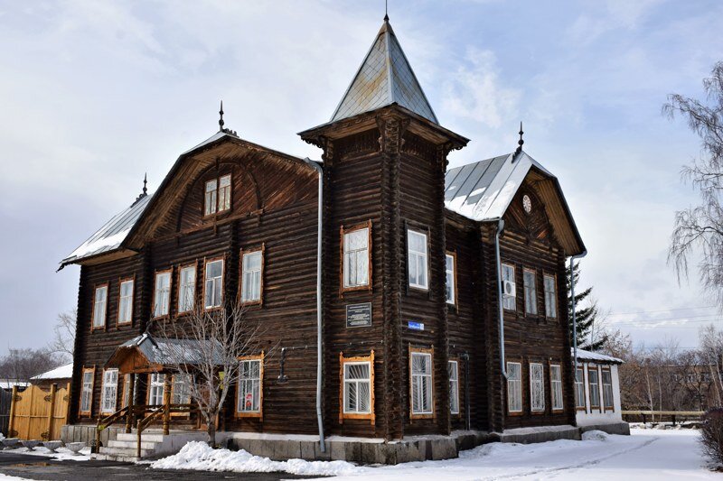 Особняк де Баласа, дата постройки 1911 год  (г. Пласт, ул Октябрьская, 56).