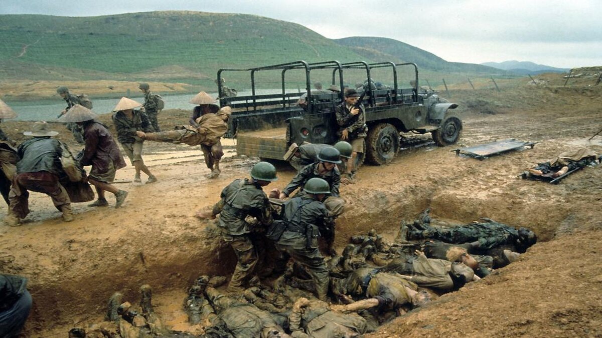 Все та же грязь, все те же джунгли. 