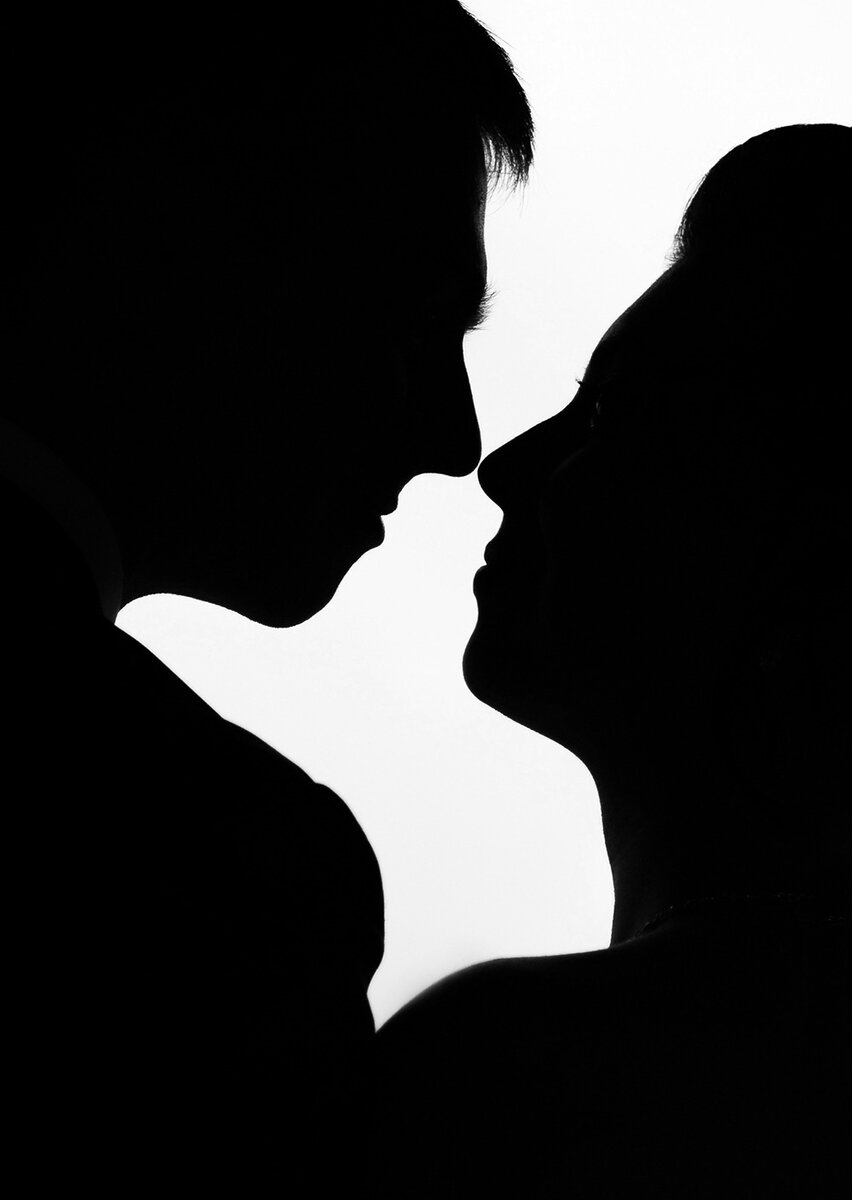 Близость – это природное, естественное течение энергии, и самое низшее ее выражение. Близость натуральна, потому что жизнь не существует без него, а низший – по той причине, что это основание, а не вершина. Когда физическая близость заполнит все, жизнь пройдет впустую.