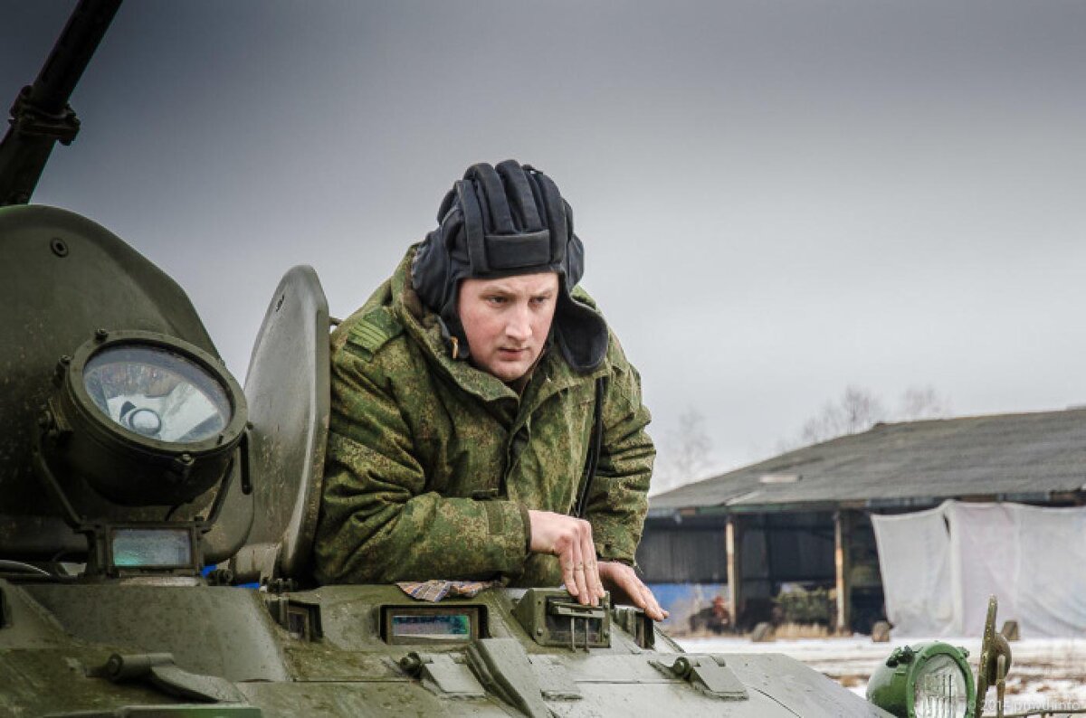 Танкист в шлеме