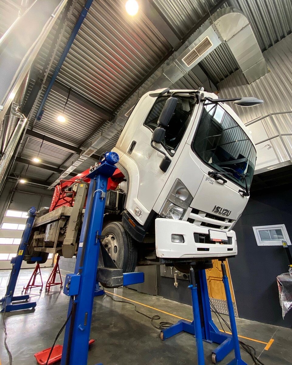 Автомобиль-автогидроподъемник на шасси ISUZU FORWARD 12.0 FSR90