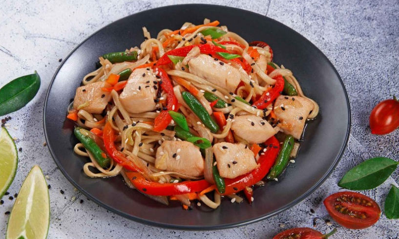 Удон с курицей под соусом терияки в подарок