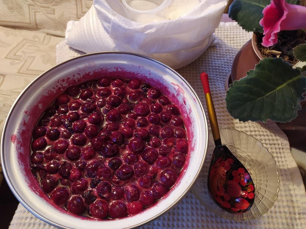 Из 2 кг вишни сколько варенья