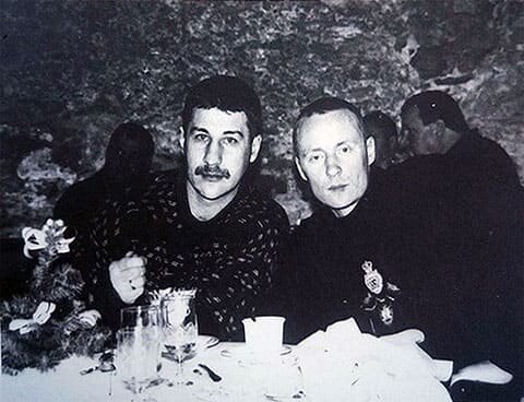 Слева авторитеты: Олег Родионов (Парамон) и Константин Беркут