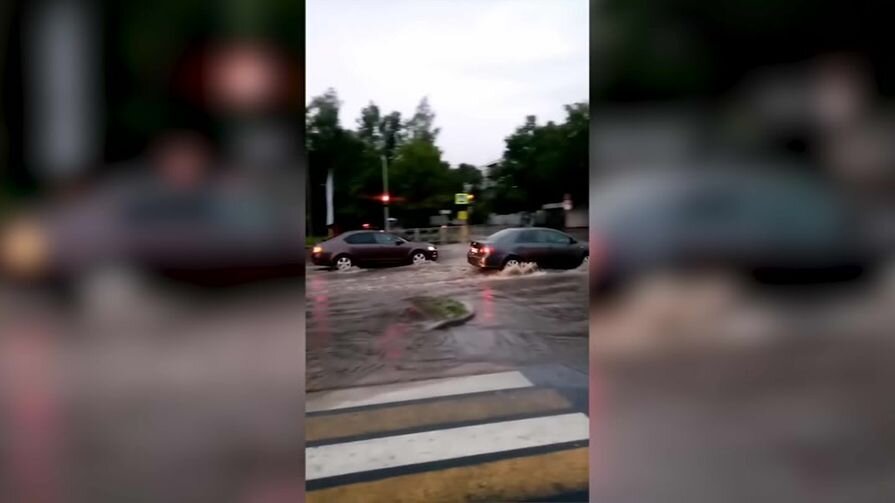 Потоп на улице Юбилейной в Пскове