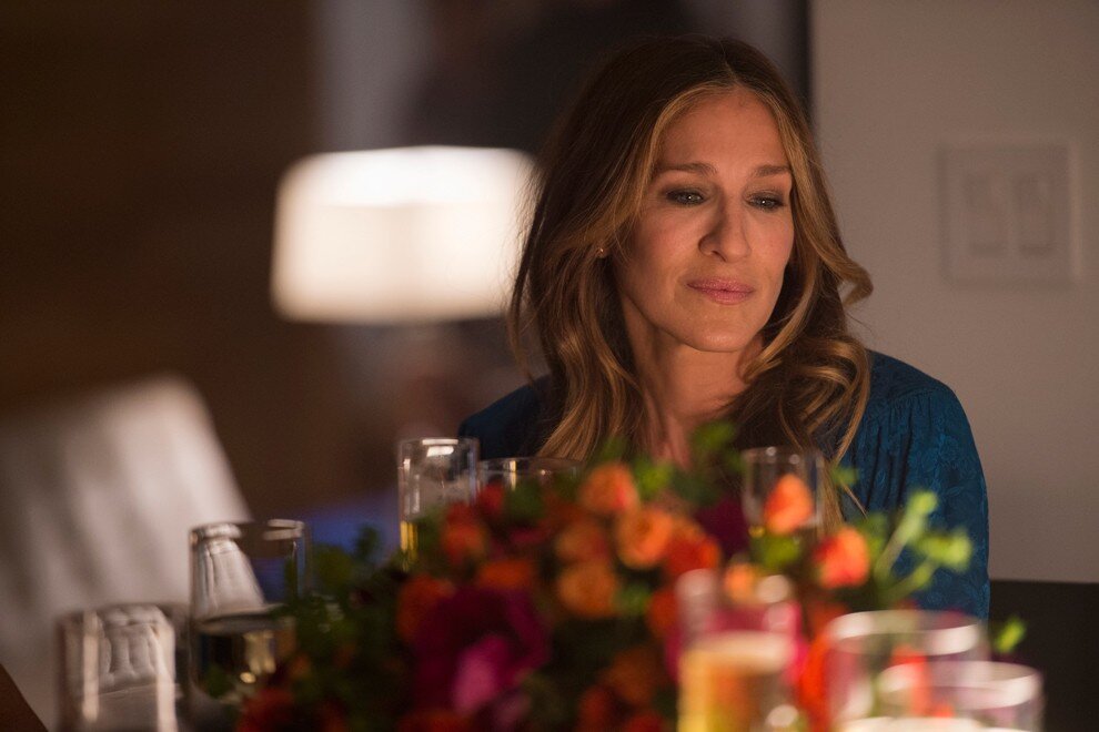 Сара Джессика Паркер. Только ленивый не отметил, что эта актриса вовсе не является эталоном красоты. Мировую славу она получила благодаря главной роли в сериале "Секс в большом городе", где исполняла роль писательницы, ищущей любви в Нью-Йорке. - Кадр из сериала "Развод", 2016 г.