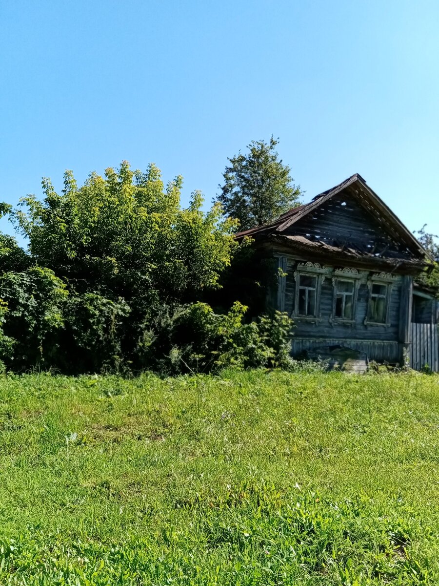 Предложили дом в деревне, но мы пока не готовы.