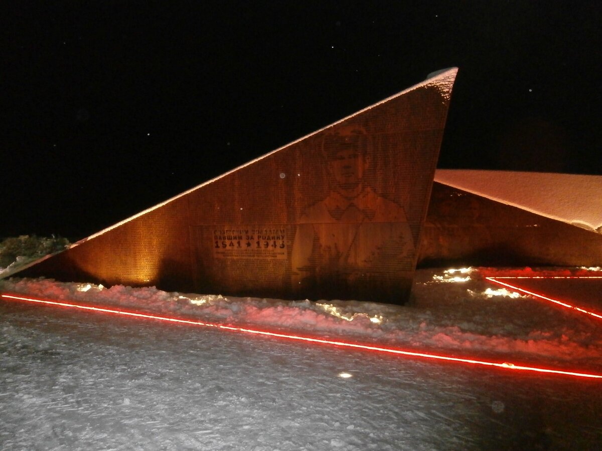 Часть мемориала с фамилиями павших воинов