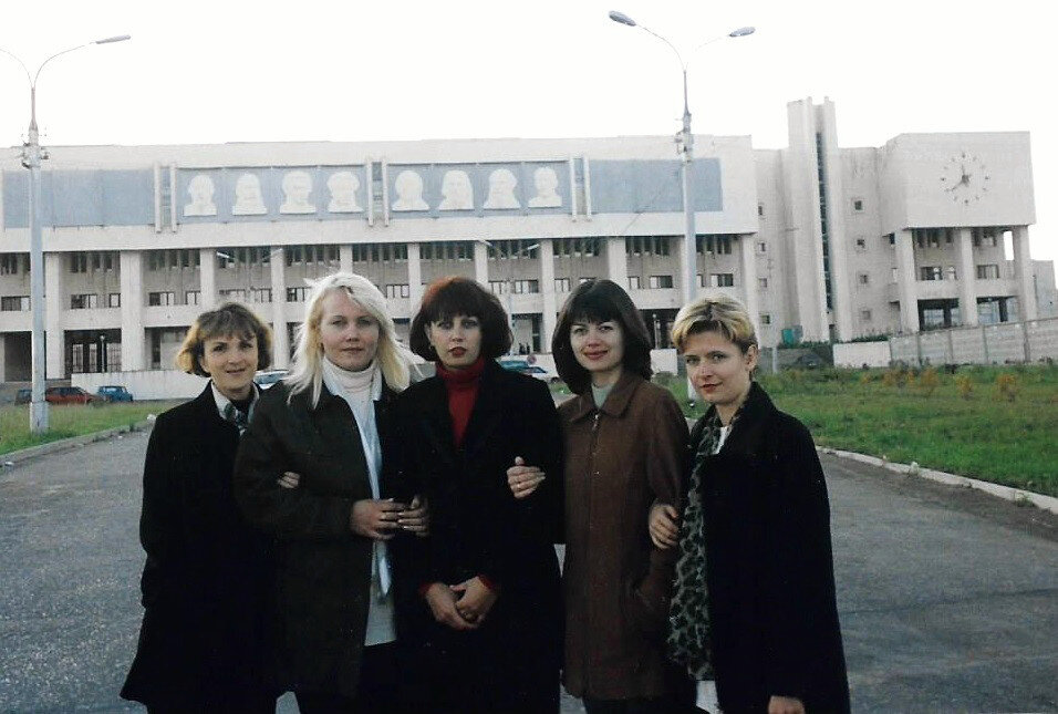 На одной из сессий у Волгоградского государственного университета. Я - блондинка справа.
