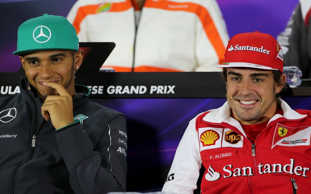 Льюис Хэмилтон (слева) и Фернандо Алонсо (справа)