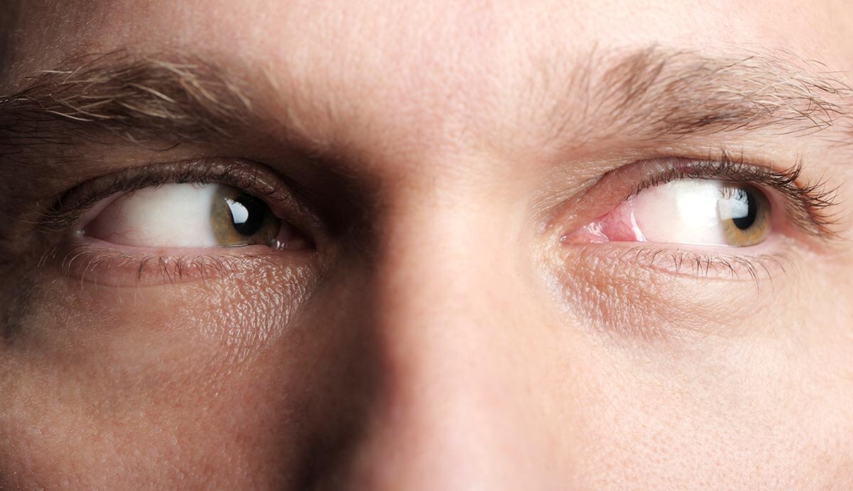 Каждый может поймать себя на том, что когда мы думаем, наши глаза могут начать невольно перемещаться из стороны в сторону. Почему так происходит и нормально ли это?