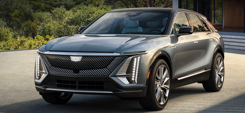 От прототипа, показанного в августе, товарный Lyriq отличается привычными наружными зеркалами и нюансами декора, например, полосатыми вставками в переднем бампере. Размеры: 4996×1977×1623 мм, колёсная база — 3094, шины — 265/50 R20 либо 275/40 R22. 
