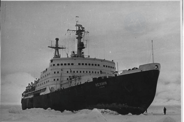 
 Атомный ледокол "Ленин" в навигацию 1960 г. Фотография из фондов Российского государственного музея Арктики и Антарктики.