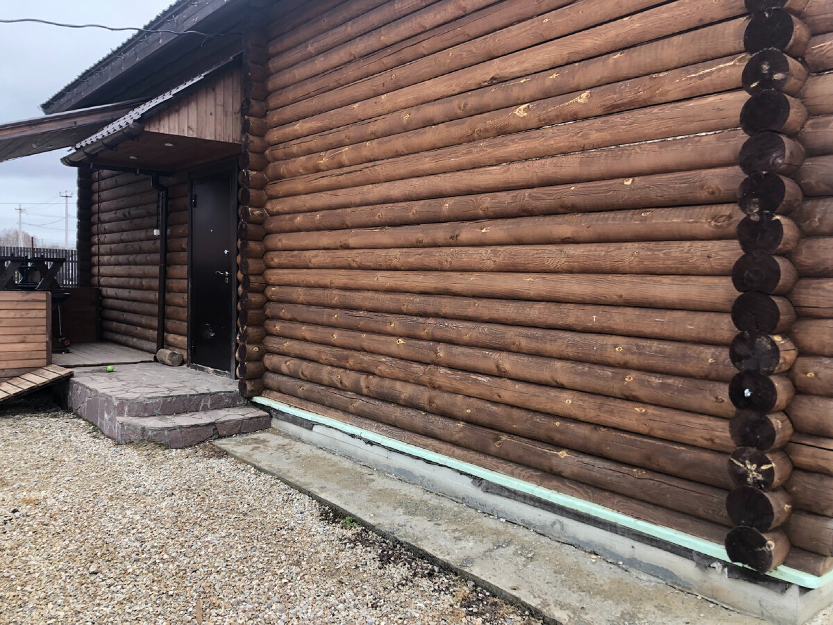 С таянием снега цоколь дома разрушился сильно, этим летом постараюсь решить вопрос