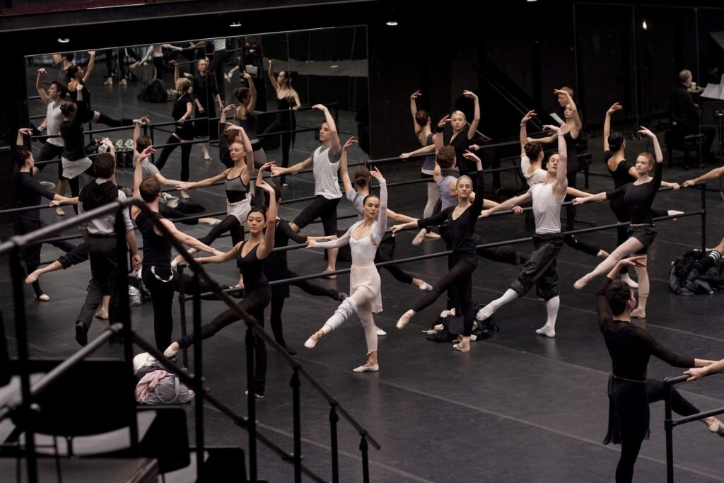 Кадр из фильма «Черный лебедь»