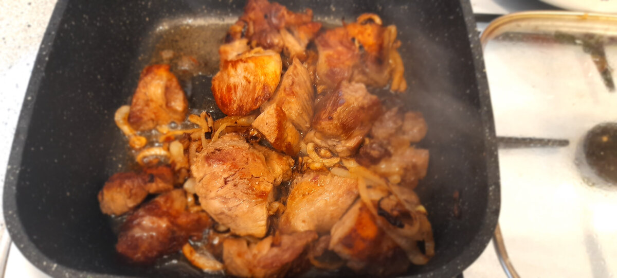 Как вкусно приготовить ребрышки свиные на сковороде: 2 рецепта