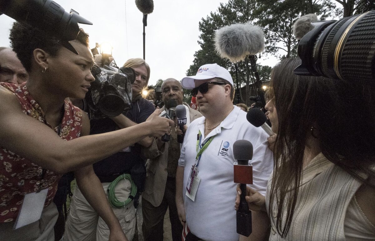 Драма, биография. США. В главных ролях: Пол Уолтер Хаузер, Сэм Рокуэлл, Кэти Бейтс, Джон Хэмм