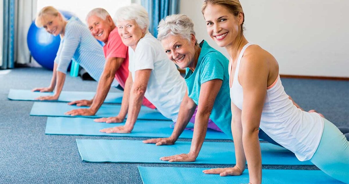 Двигательная активность взрослых. Занятия спортом пожилые. Пожилые люди спорт. Физкультура для пожилых. Зарядка для пожилых женщин.