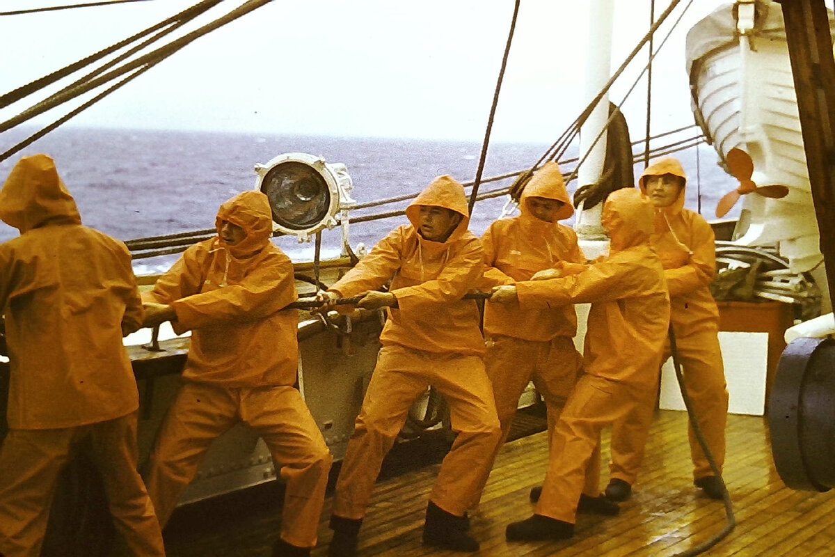 Слева направо. Только лица: Андрей Борецкий, Лёша Панченко, Игорь Кшнякин, Саша Васильев. 1984 год. 