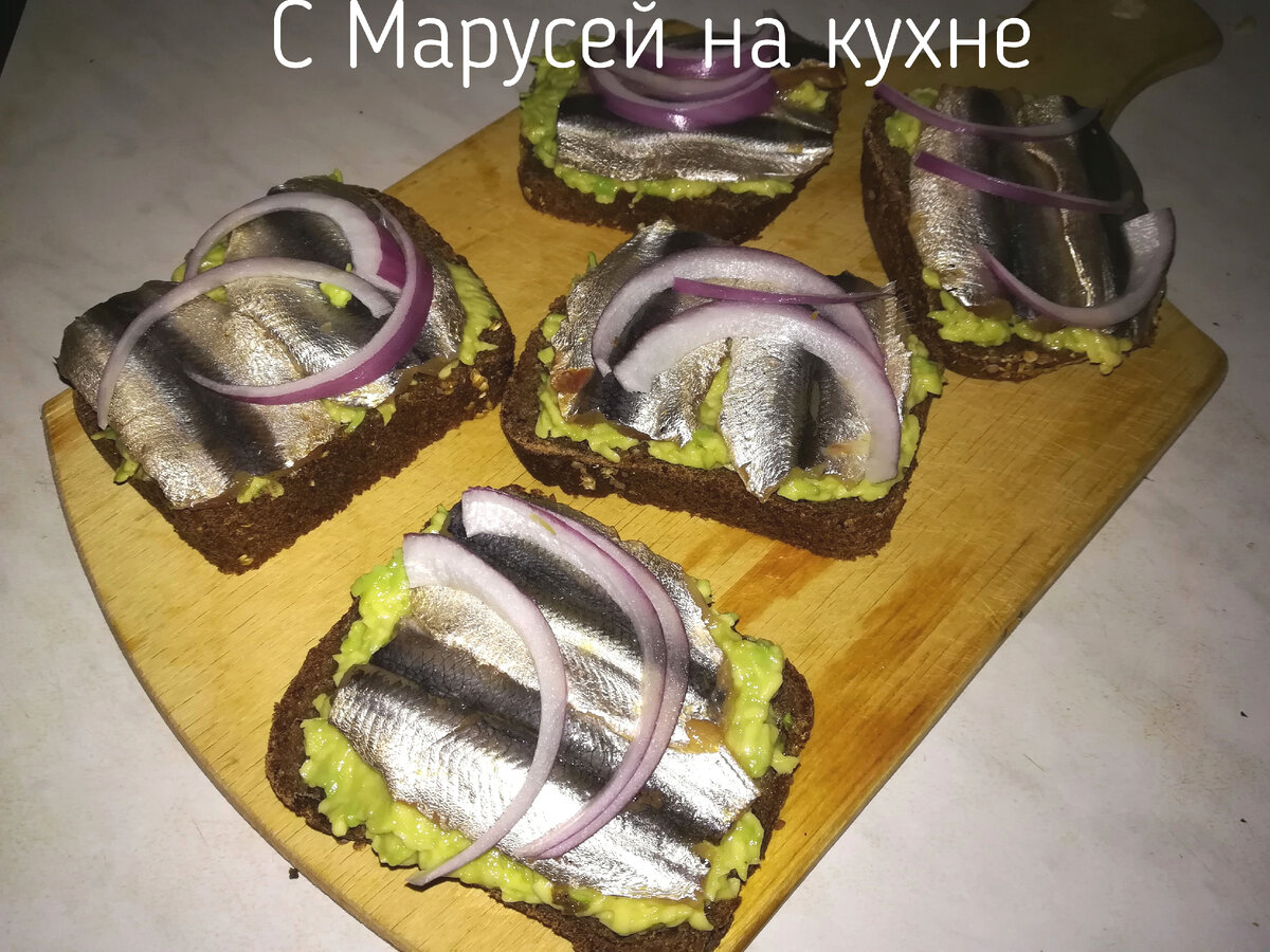 Вкусные и разные бутерброды с килькой, которые оценят ваши гости. | С  Марусей на кухне | Дзен