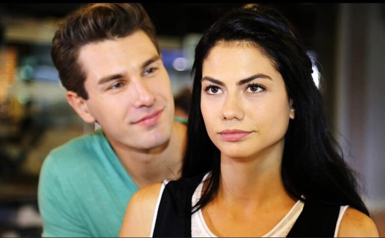 Думает она. Кого из Онуров выбрать. А сама этого любит, но характер никуда не денешь. Он или есть, или его нет.