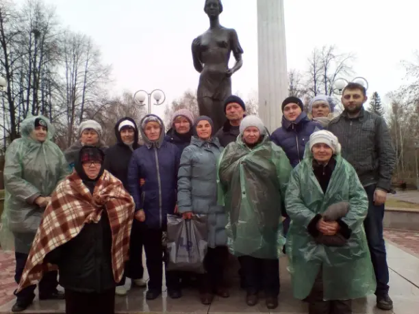 Голодовка на Новособорной площади г Томска .  Четыря дня мы голодовали и жили на Новособорной площади ,ночевали в такой холод ,на улице был сильный ветер и шел снег ,но никто ни губернатор ,ни мэр, ни начальники полиции , ни следкомитета , ни  прокуратуры ,  не вышли к нам .  Нашей  томской  власти наплевать на нас , на томичей !!!!!!!!!!!!   Никто не хочет помочь и хоть как то решить наши проблемы . Скотсткое отношение к людям нашей томской власти  и ведь из них никто ни разу не вышел к нам к голодующим , пикетирующим , всем плевать на людей . 
