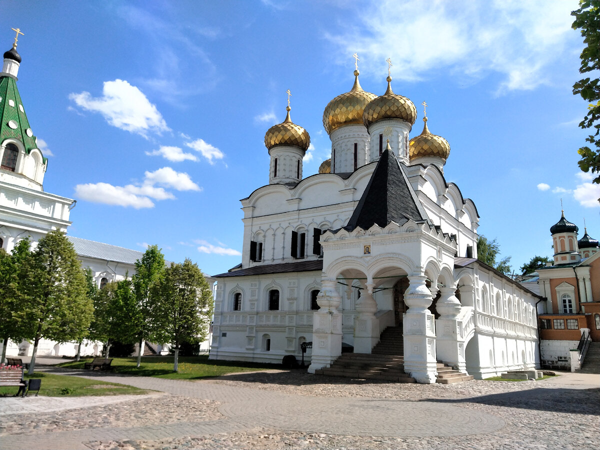 Ипатьевский монастырь - "колыбель" династии Романовых. Фото автора