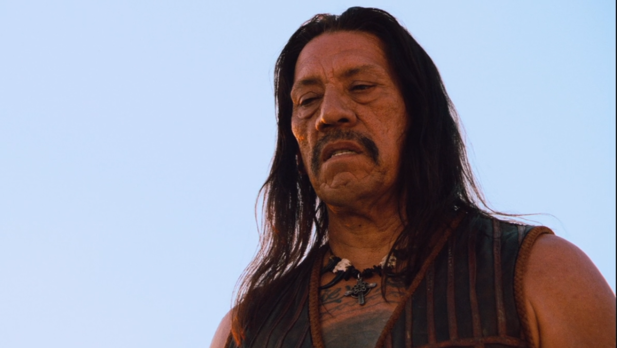 Дэнни Трехо (Мачете). Кадр из кинофильма "Мачете", 2010 г., режиссеры Этан Маникис, Роберт Родригес, сценаристы Роберт Родригес, Рик Шварц, композитор Чингон (скриншот)