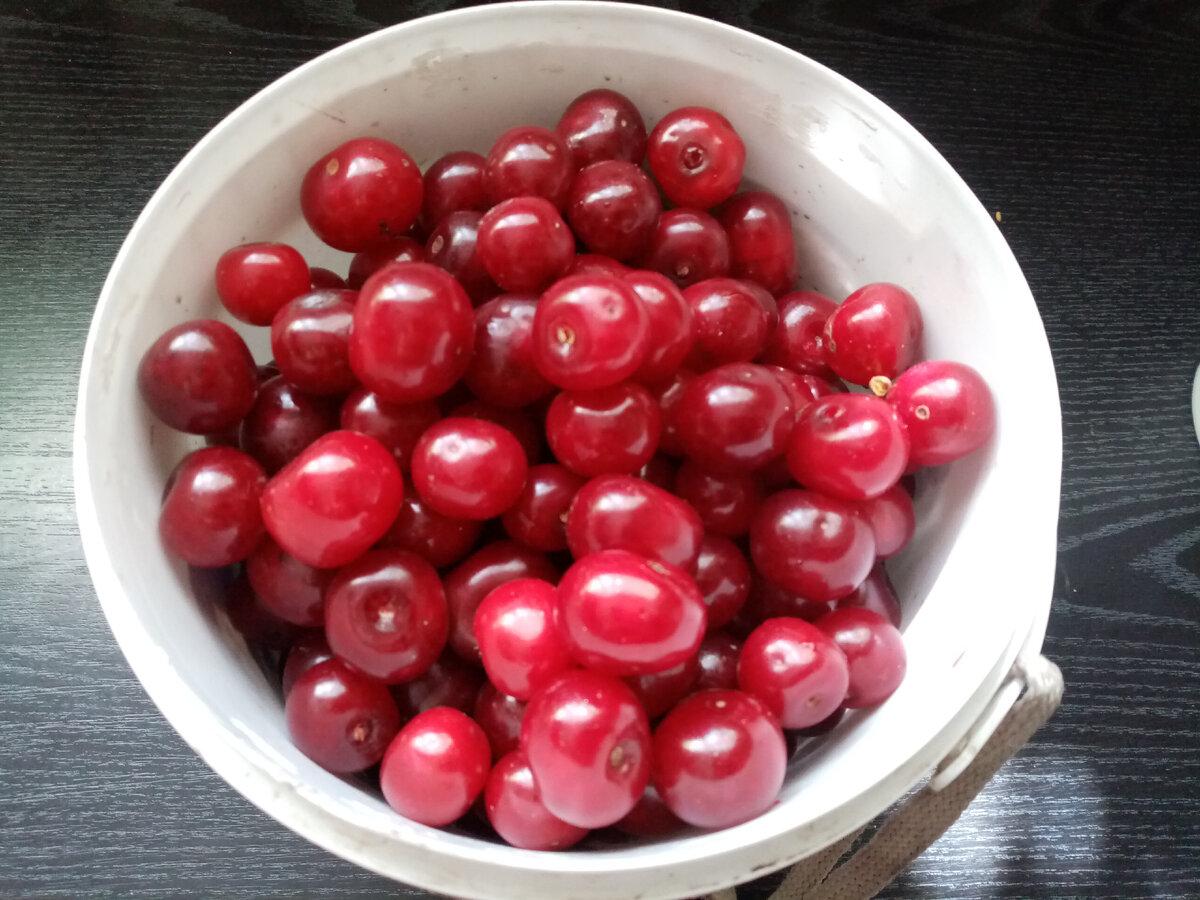 Вишня крупная, очень вкусная